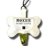 Durable leather dog poop bag pouch with leash attachment, designed for easy dog waste disposal. 